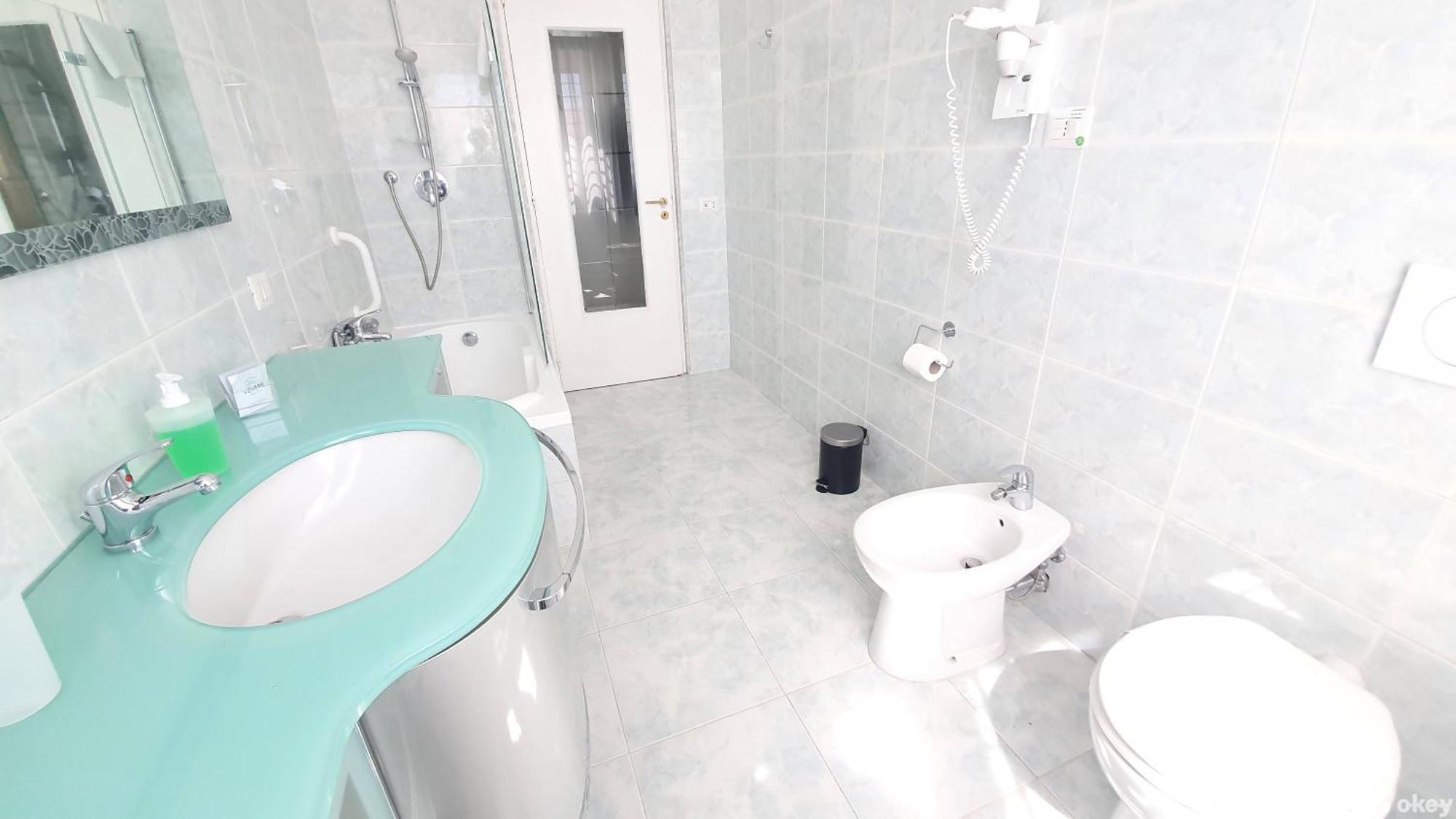 Limited Edition Guesthouse باري المظهر الخارجي الصورة